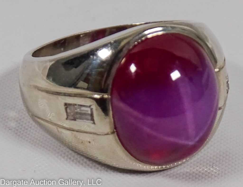 14k WHITE GOLD AND RED STAR SAPPHIRE RING: Oval Shaped red star sapphire set in a 14k white gold ring / marked 14k / Weight: 13.0g / Measurements: Size 6.5 / 12mm Star Sapphire/ ONLINE PAY MSG ****SEE TERMS AND CONDITIONS FOR SPECIAL PAYMENT R