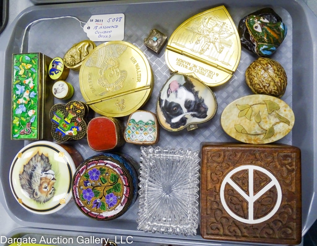 18 COVERED BOXES, BRASS, ENAMEL, PORCELAIN: 18 covered boxes including 2 brass marked Mottahedeh historical reproductions, cloisonne from and others, enameled box, carved wood box with peace sign, dog & lion porcelain box, small silver box with