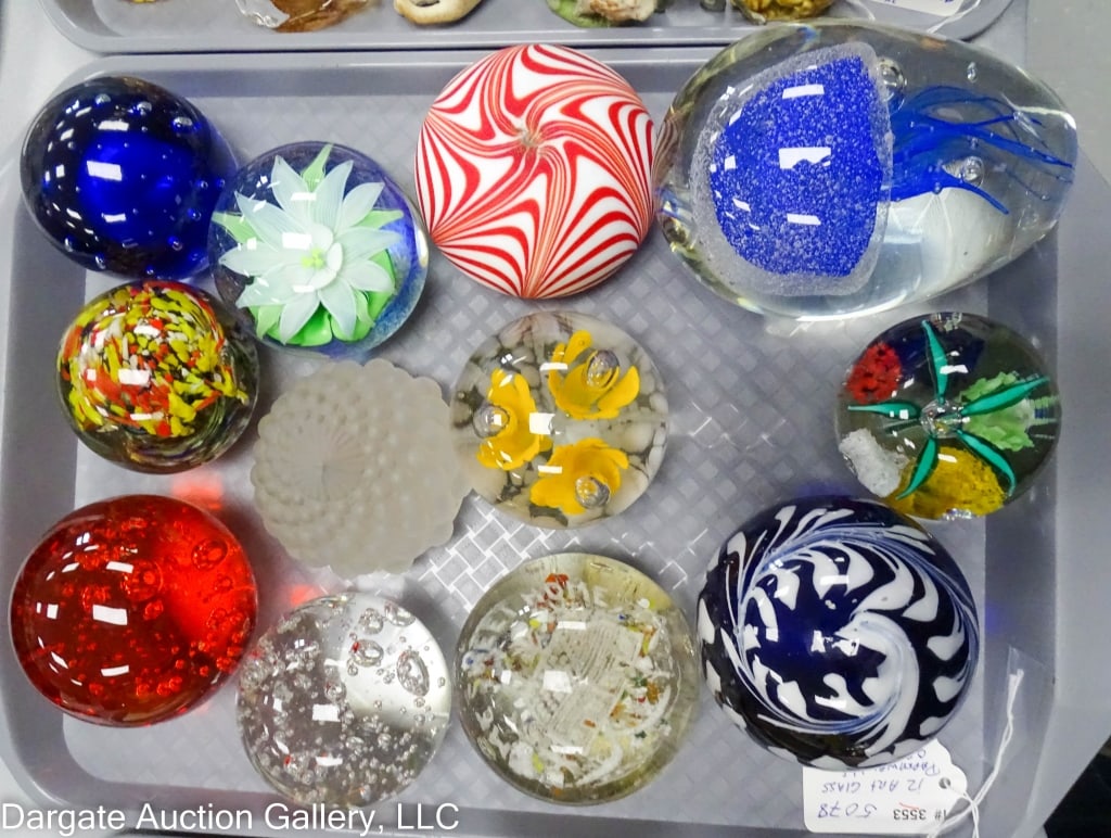12 GLASS PAPERWEIGHTS FLORAL ORIENT FLUME: 12 art glass paperweights including Orient & Flume floral, marked R. Lalique frosted glass, controlled bubble, blue jellyfish, confetti Home Sweet Home. They range in size from 2.75" to 3.25" in diame