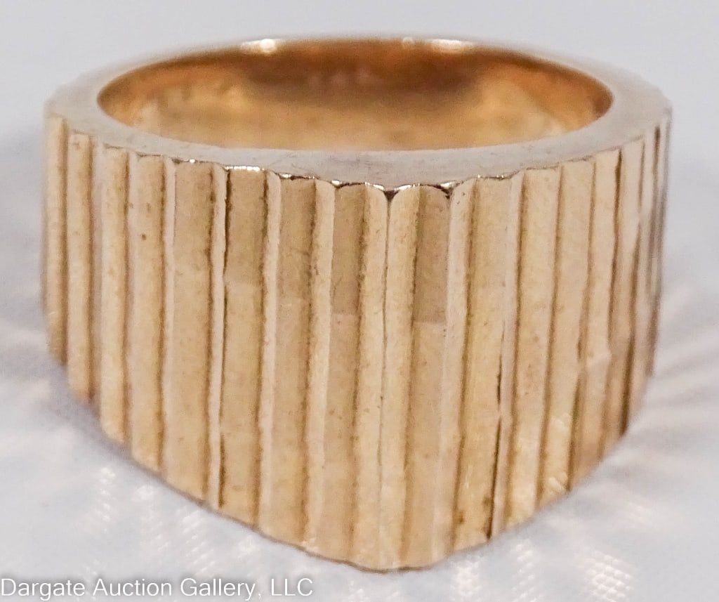 14k YELLOW GOLD RING: Ribbed Design 14k yellow gold ring / Weight: 22.5g / Measurements: Size 9/ ONLINE PAY MSG ****SEE TERMS AND CONDITIONS FOR SPECIAL PAYMENT REQUIREMENTS****