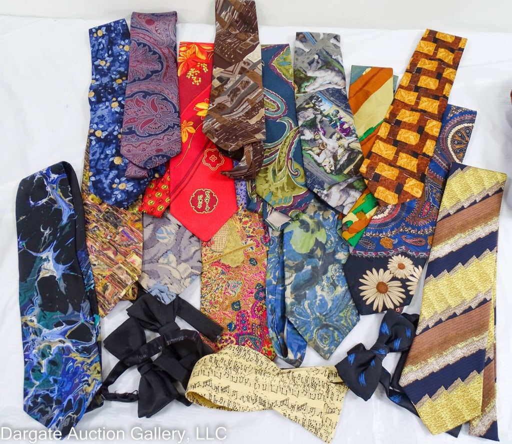20 ASSORTED LOOSE SILK TIES & BOW TIES: Includes: (1) Courrèges homme, (4) Brioni, (1) Takashimaya New York / (1) Ermenegildo Zegna / (1) Roberto Moda Italy / (2) Dolce & Gabbana / (1) Michael Kensinger / (1) Givenchy / (1) Gianni Versace