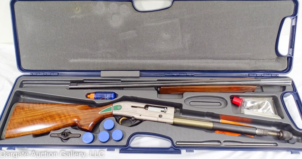 BARETTA AL391 TEKNYS 20G SHOTGUN: Semi Auto 20 gauge with full set choke tubes, plastic hard case, grade 1 wood / Measures: 26" vent rib barrel / 14" length of pull / Provenance: From a prominent Ligonier PA Estate / Condition: Very g