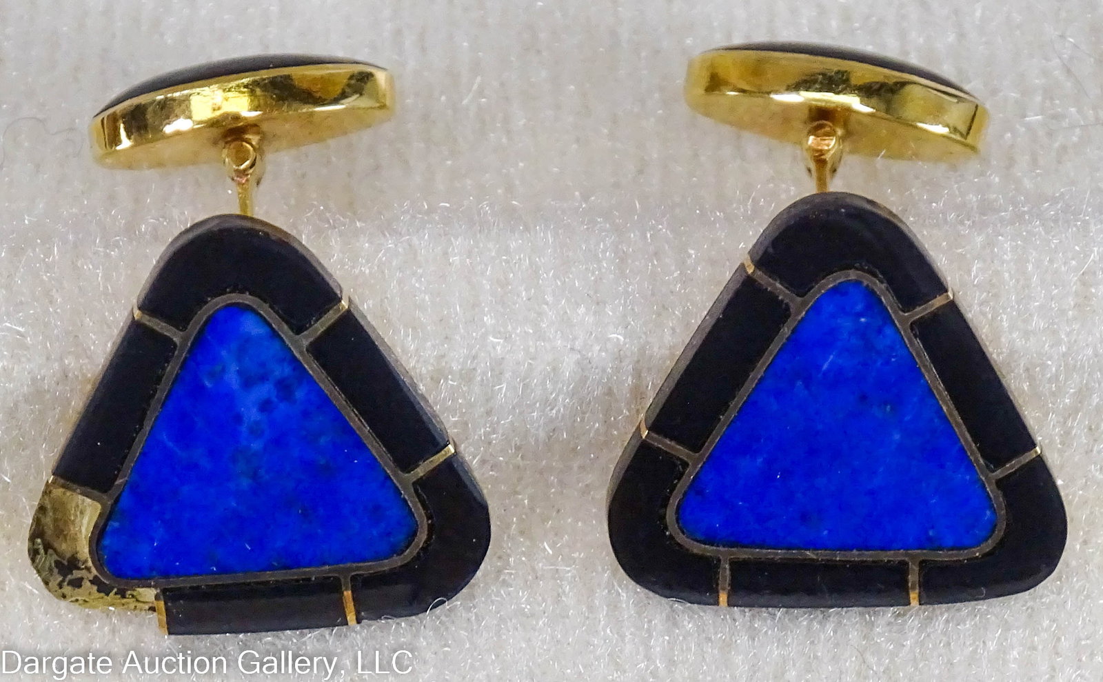 PAIR 18K YELLOW GOLD LAPIS AND ONYX CUFFLINKS: Triangle face with central lapis lazuli and bordered with onyx. Oval toggle foot set with an onyx. Post is marked [18k] / Weight: Total Gross Weight: 7.8g / Condition: One cufflink is missing a corner