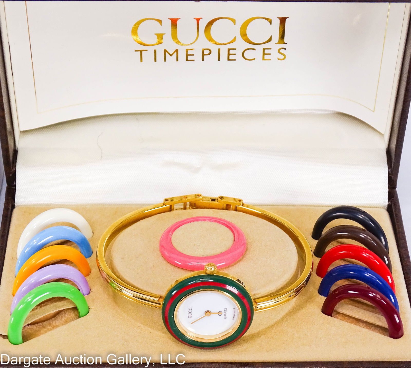 VINTAGE GUCCI 1100-L INTERCHANGEABLE WATCH: Includes original fitted box with 12 interchangeable bezels, in various colors. Back has Gucci shield logo, 1100-L, 081-736 / Condition: Working condition unknown, not tested/ ONLINE PAY MSG ****SEE T