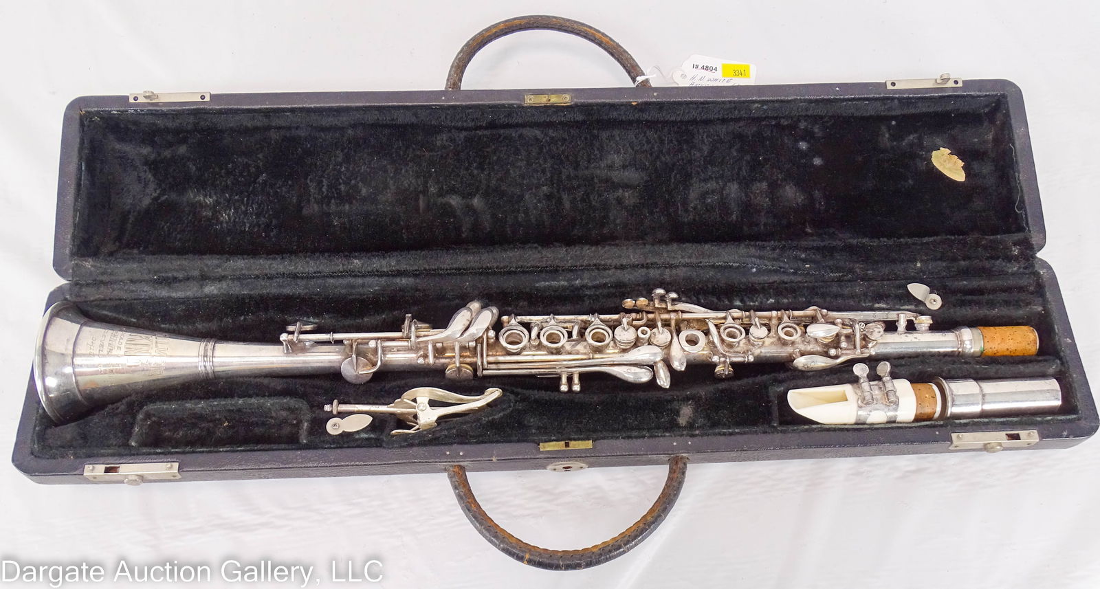 AMERICAN SILVER CLARINET HN WHITE CO: Manufactured by H.N. White Company in Cleveland Ohio, between 1920's to the 1940's. Bell is marked [STERLING BELL], body is silverplate, mouthpiece is marked [KING B] in it's original case with the sc
