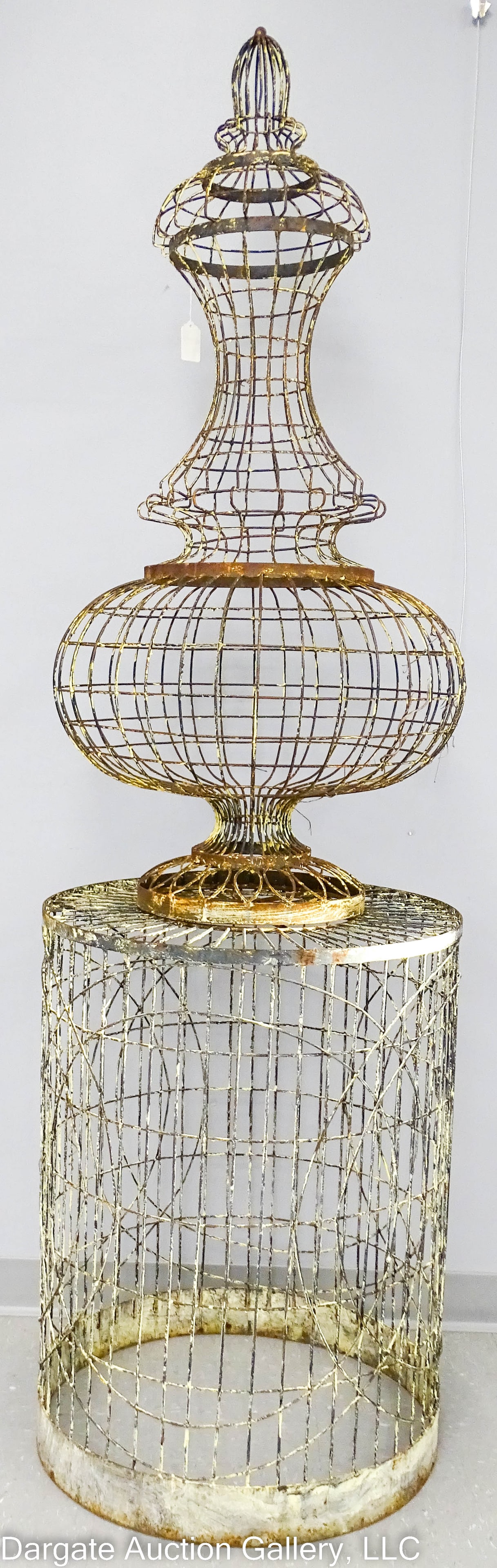 LARGE WIRE TOPIARY GARDEN TRELLIS (1 of 4)