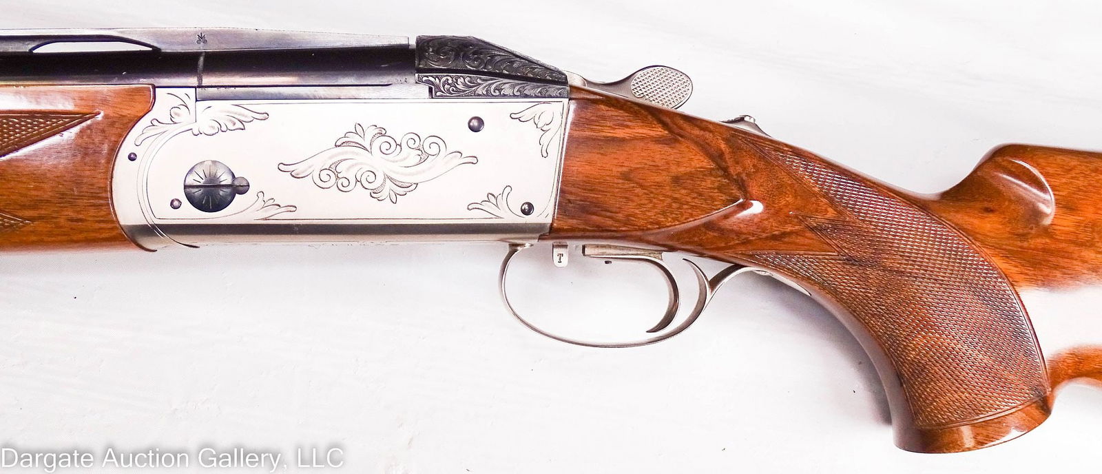 KRIEGHOFF K-80 12 GAUGE O/U DOUBLE BARREL SHOTGUN: Krieghoff K-80 clay target gun 12 gauge over/under double barrel shotgun; serial # 21657; 5 screw in chokes; 13.75” LOP; 28” barrel, separated barrels with ribbed top, standard factory eng
