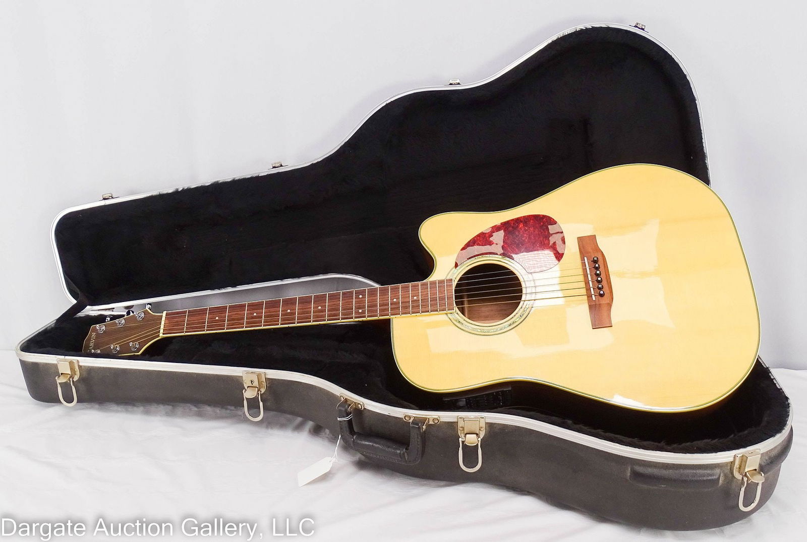 CARVIN COBALT 850 ACOUSTIC ELETRIC GUITAR: Dreadnought cutaway body, rosewood back and sides, solid spruce top, tortoise shell pick guard, triple circle abalone rosette around sound hole, bridge is made of rosewood and equipped with belly shap