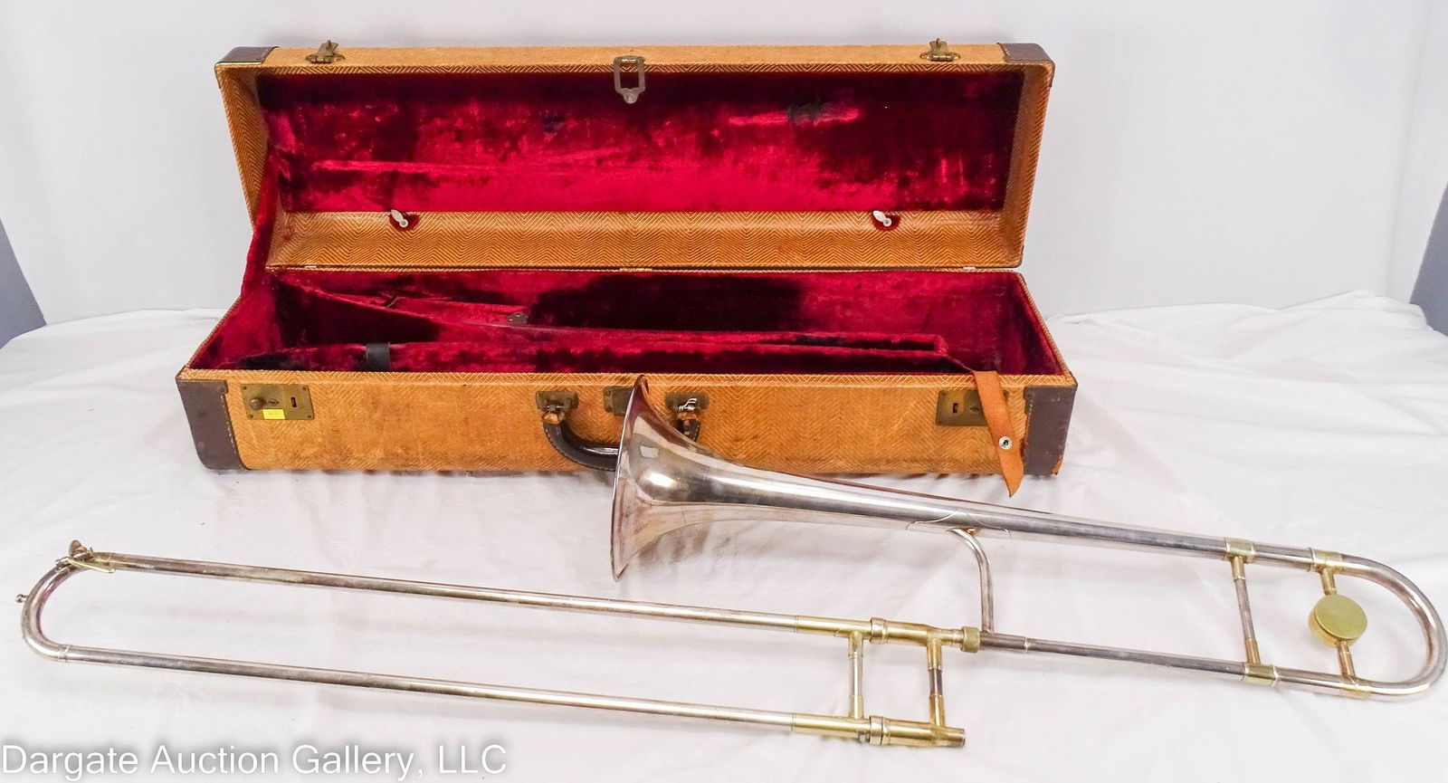 KING LIBERTY MODEL 2-B TROMBONE (1 of 9)