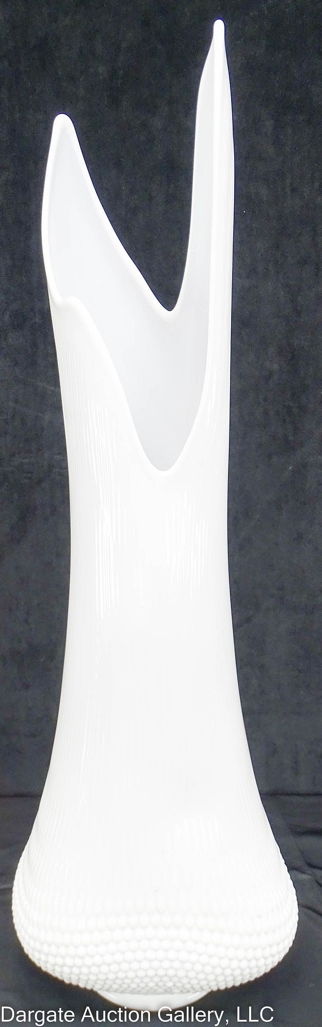 LARGE LE SMITH NUBBY BUTT SWUNG VASE OPAQUE WHITE (1 of 8)