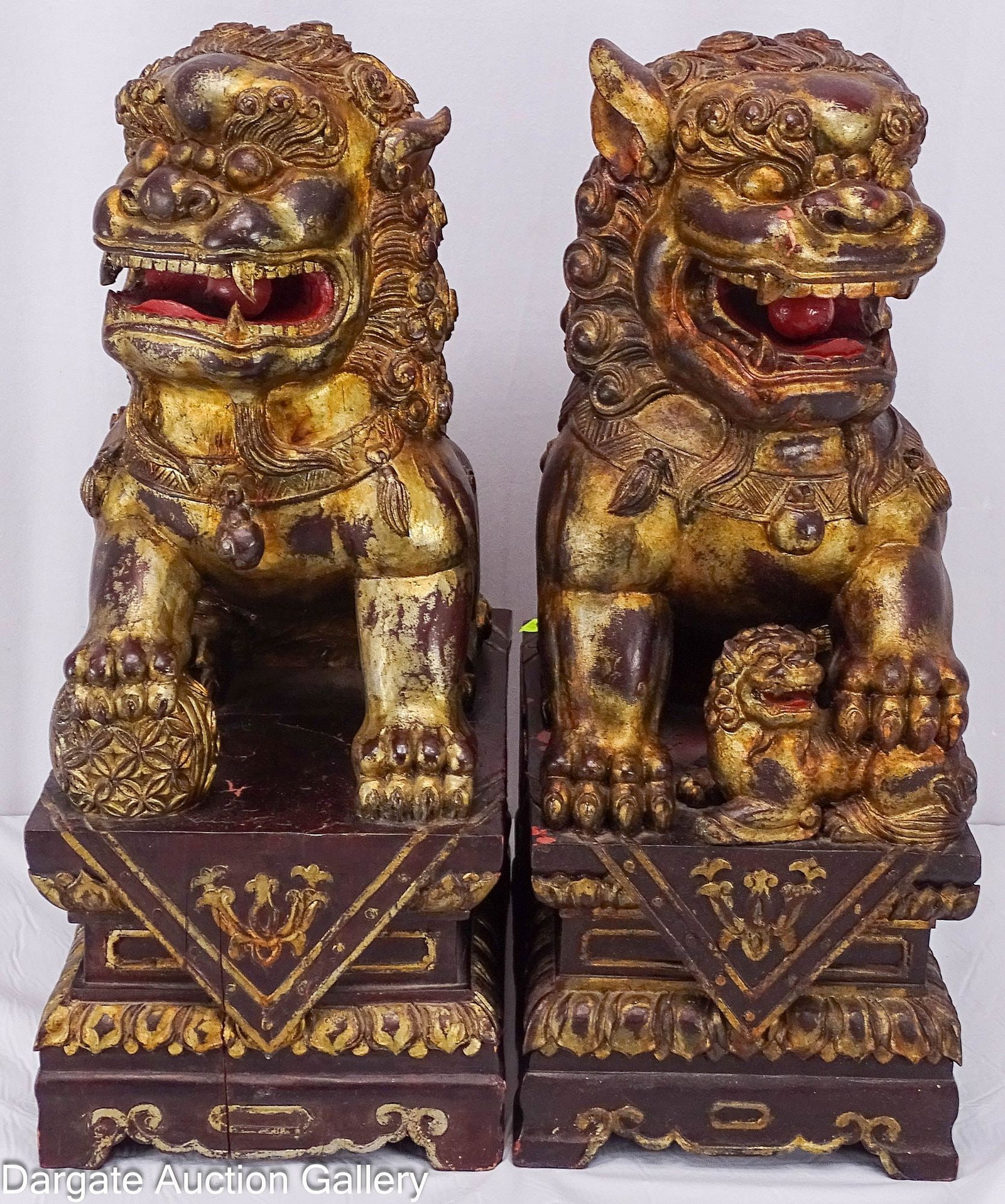 PAIR OF CARVED CHINESE GILTWOOD FOO DOGS (1 of 12)
