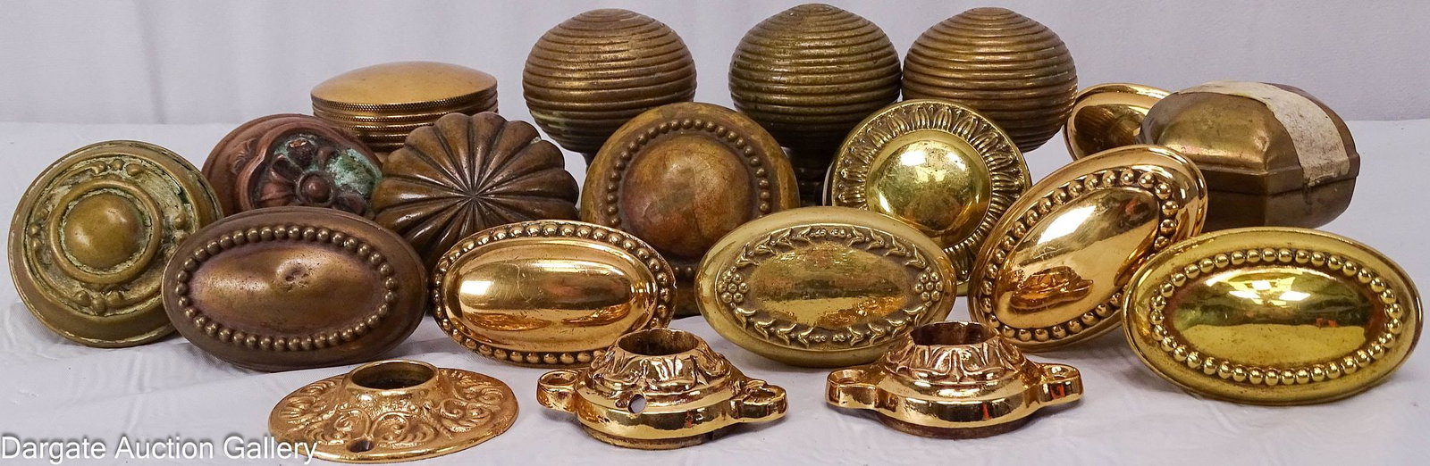 (19) ASSORTED PIECES VICTORIAN DOOR KNOBS AND BACK PLATES - 5