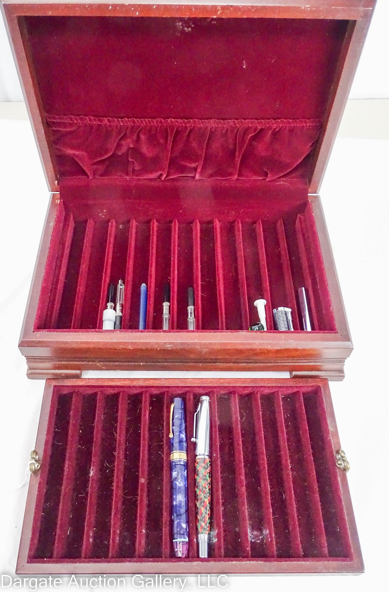 OMAS THE PARAGON BLUE ROYALE FOUNTAIN PEN (1 of 3)