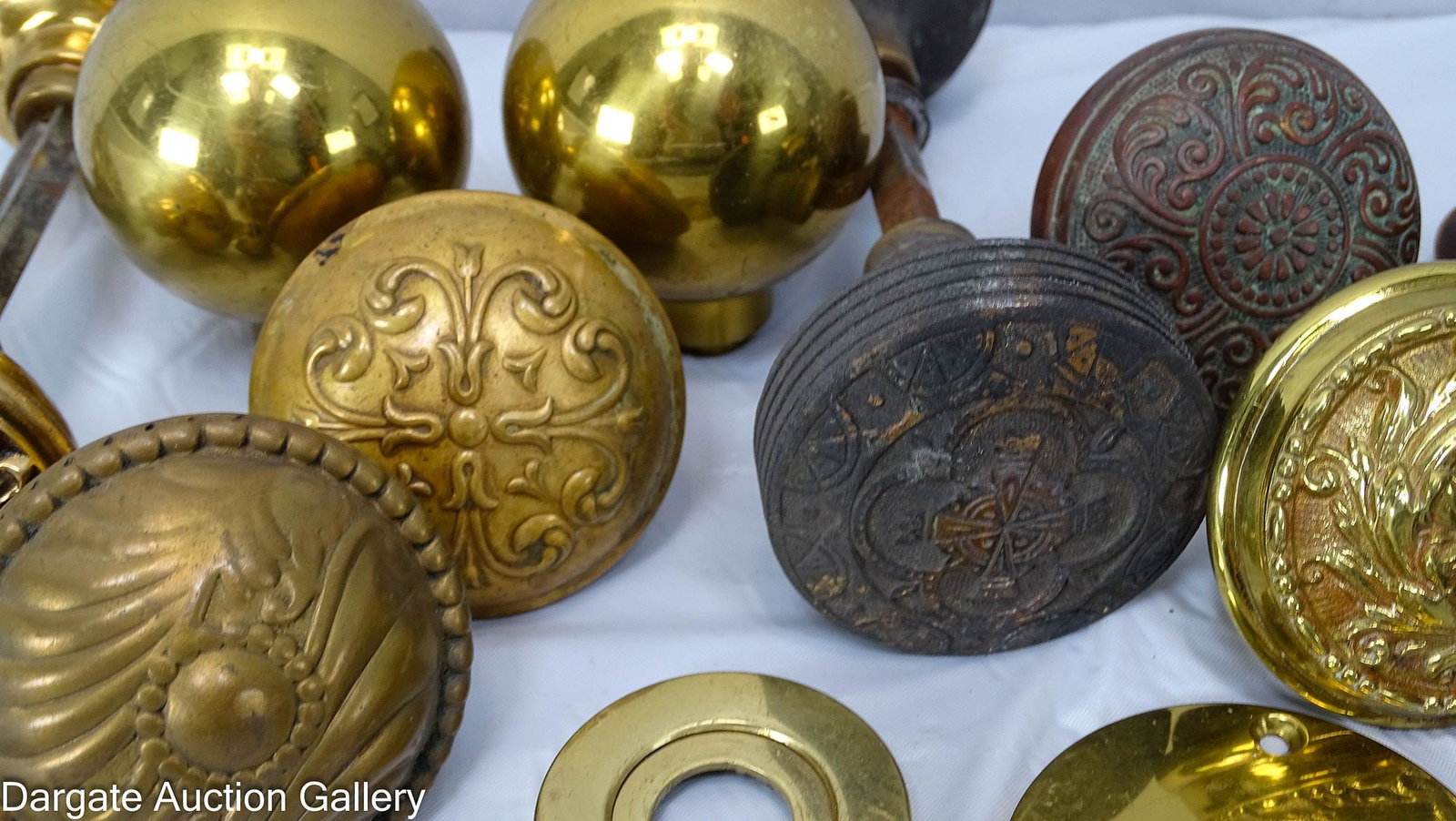(15) BRASS DOOR KNOBS INCLUDING 2 MATCHED PAIRS - 3