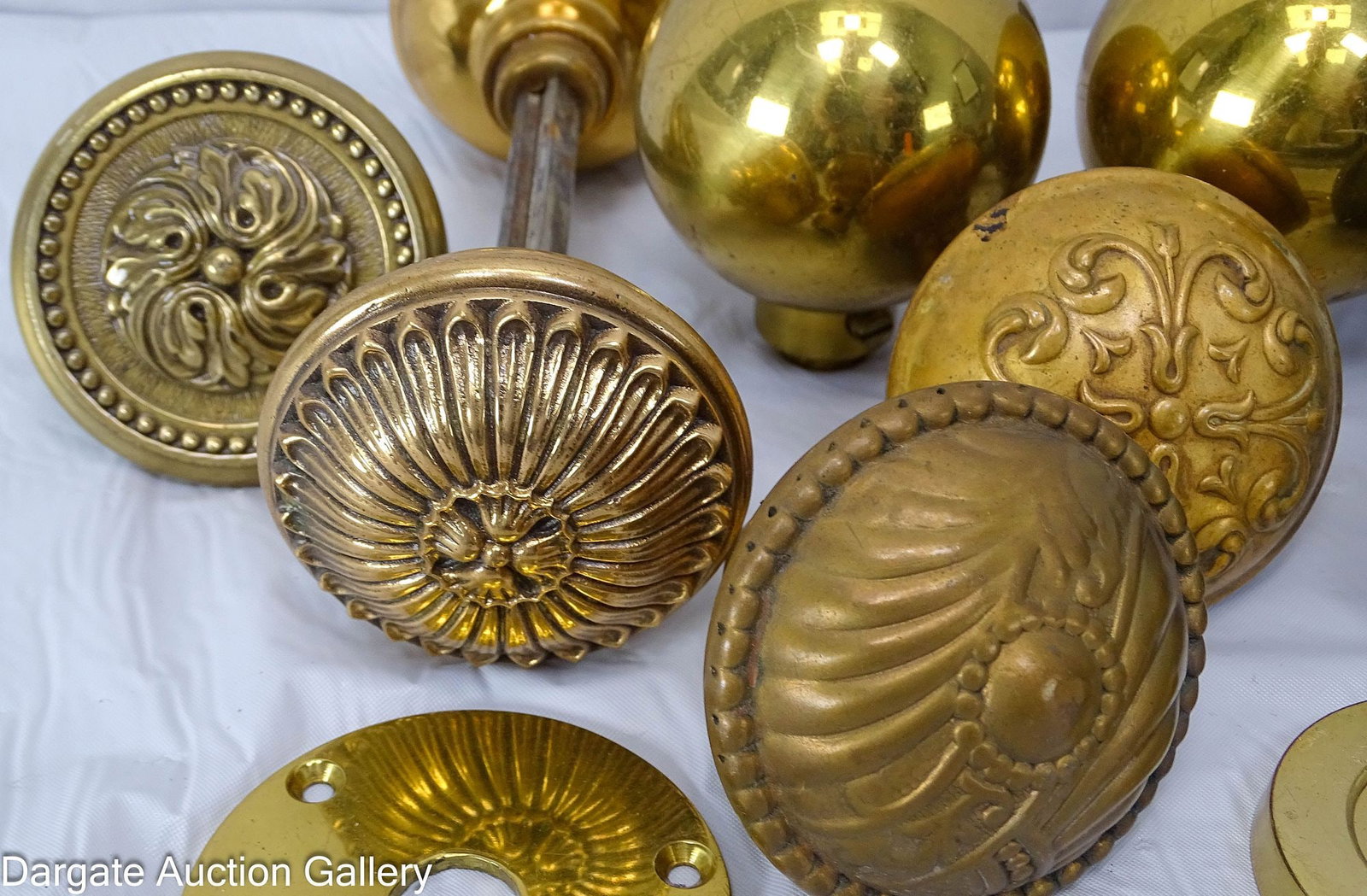 (15) BRASS DOOR KNOBS INCLUDING 2 MATCHED PAIRS - 4