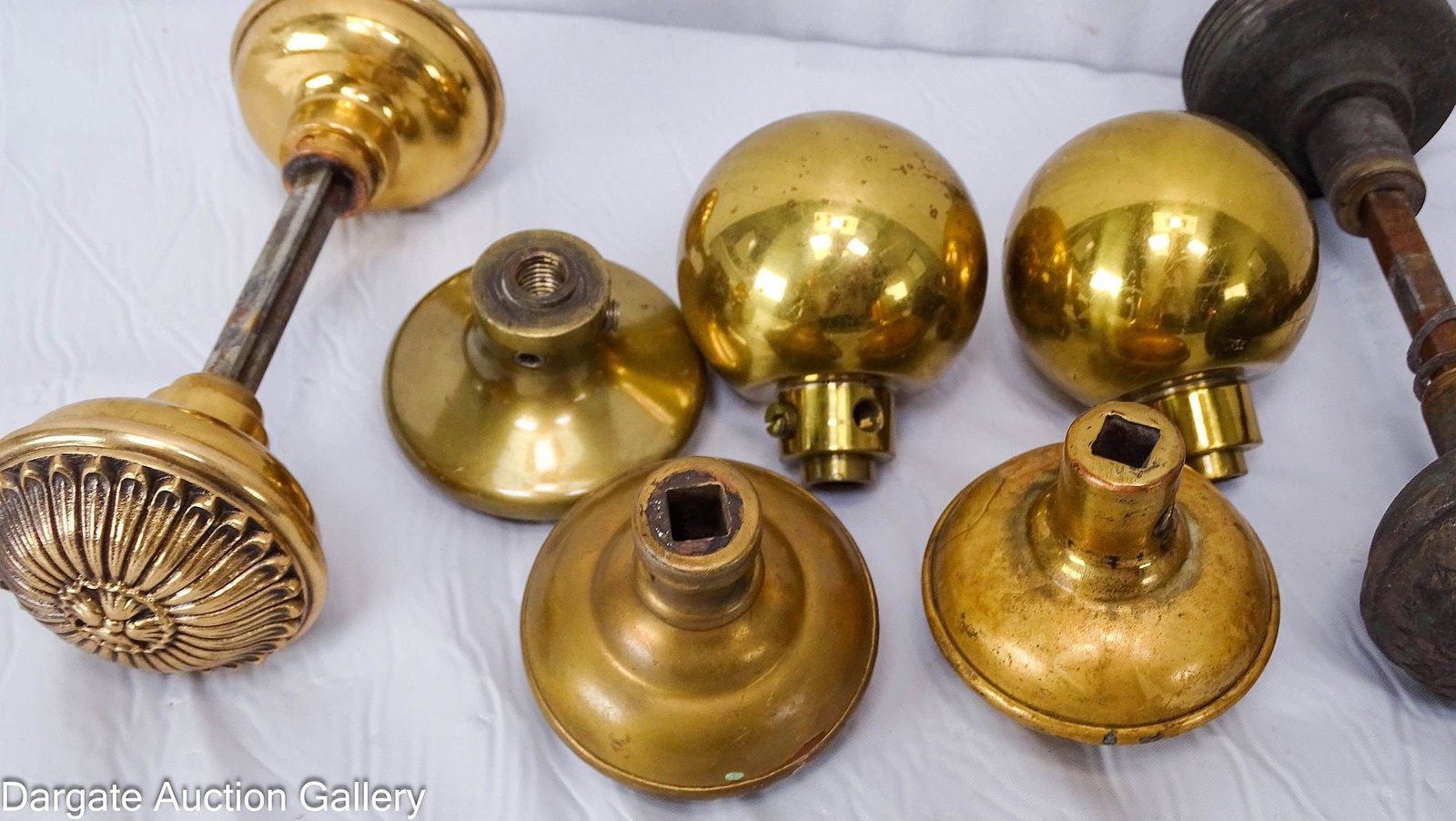 (15) BRASS DOOR KNOBS INCLUDING 2 MATCHED PAIRS - 7