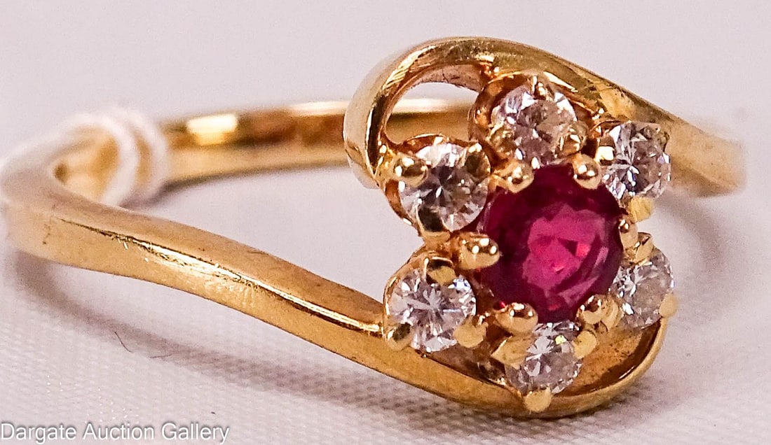 14k YELLOW GOLD DIAMOND AND RUBY RING: 14k yellow gold ring with a floral gem design. The ruby (approx. 4mm, 0.34ct) sits in the center, surrounded by 5 diamonds (approx. 2mm x 6mm, 0.18 cttw); Measures: Size 6.5, Total Gross Weight - 3.2g