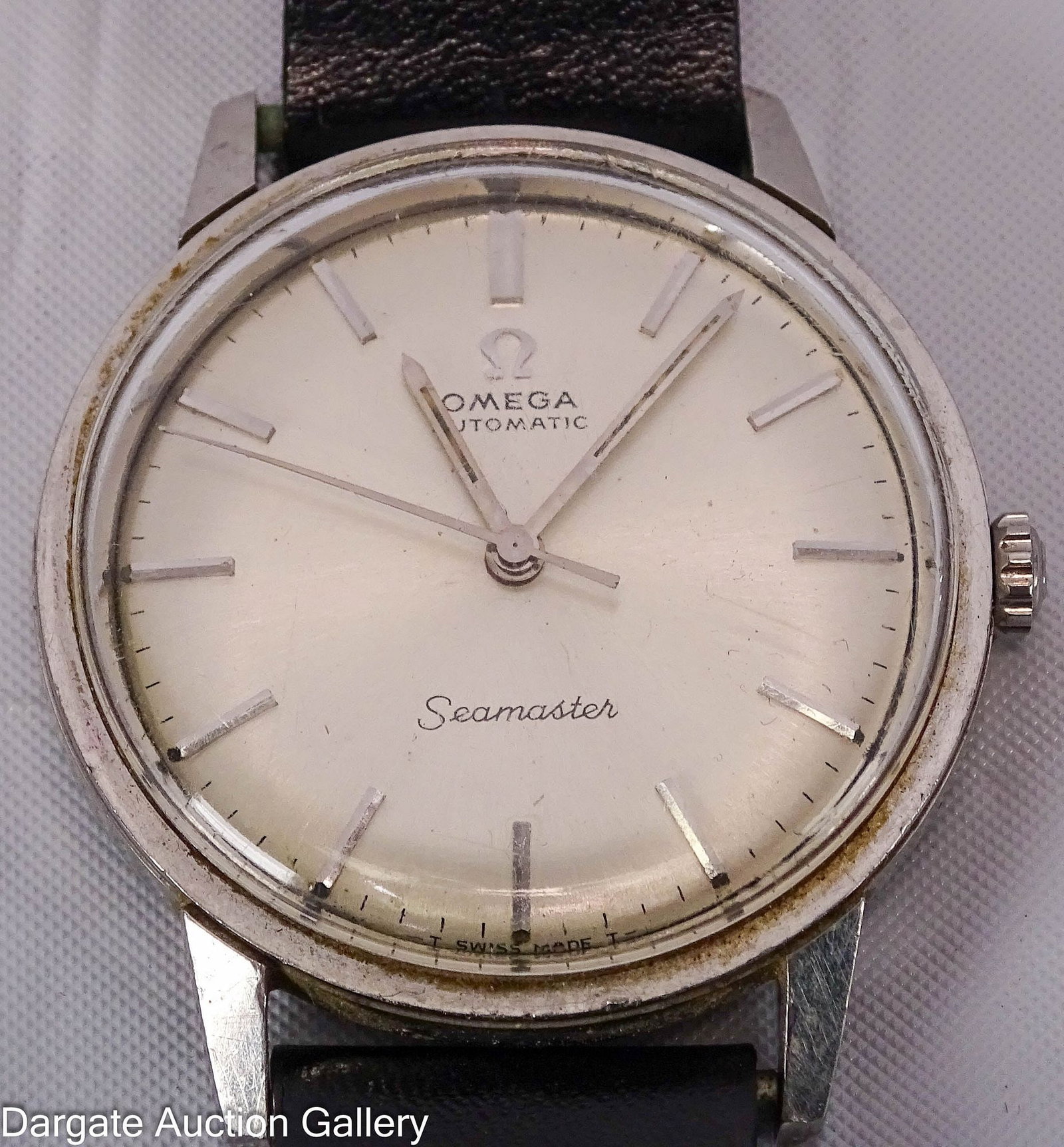 VINTAGE 60s OMEGA AUTOMATIC SEAMASTER: 35mm silver-tone case, baton hour marks, second hand sweep, Omega signed crown, has a Bulova leather strap, running condition