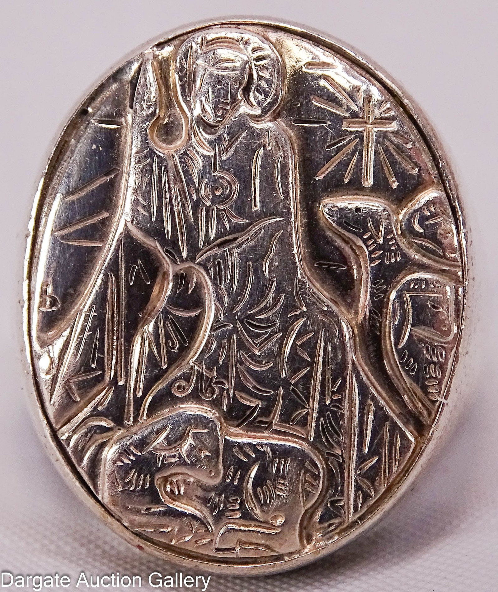 8k WHITE GOLD ECCLESIASTICAL BISHOP'S RING: White gold ring, typically called an Ecclesiastical or Bishop's Ring, features a relief image of a man, probably Jesus; the reverse/bottom side has the Papal coat of arms from the Vatican City; ma