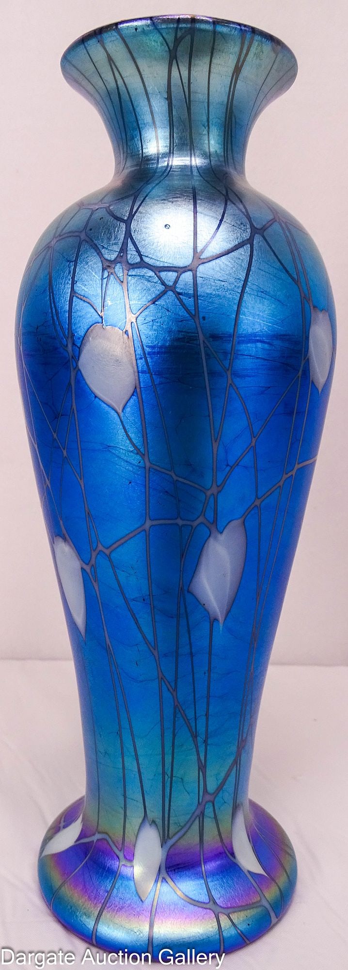 DURAND HEART & CLINGING VINE VASE (1 of 4)