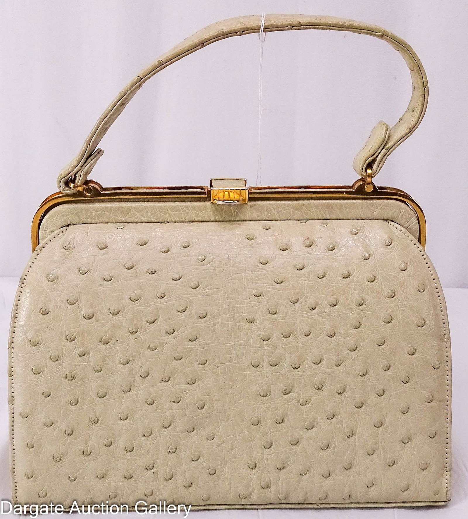 LUCILLE de PARIS OSTRICH PURSE: Vintage ostrich skin purse, made in the USA; Measures - 6"H x 8.25"W x 3.5"D; Condition - has a dust bag that is not original to the bag