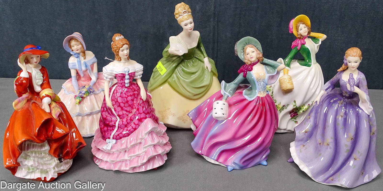 (7) ROYAL DOULTON FIGURINES INC ROYAL ALBERT OLD COUNTRY ROSES (1 of 19)