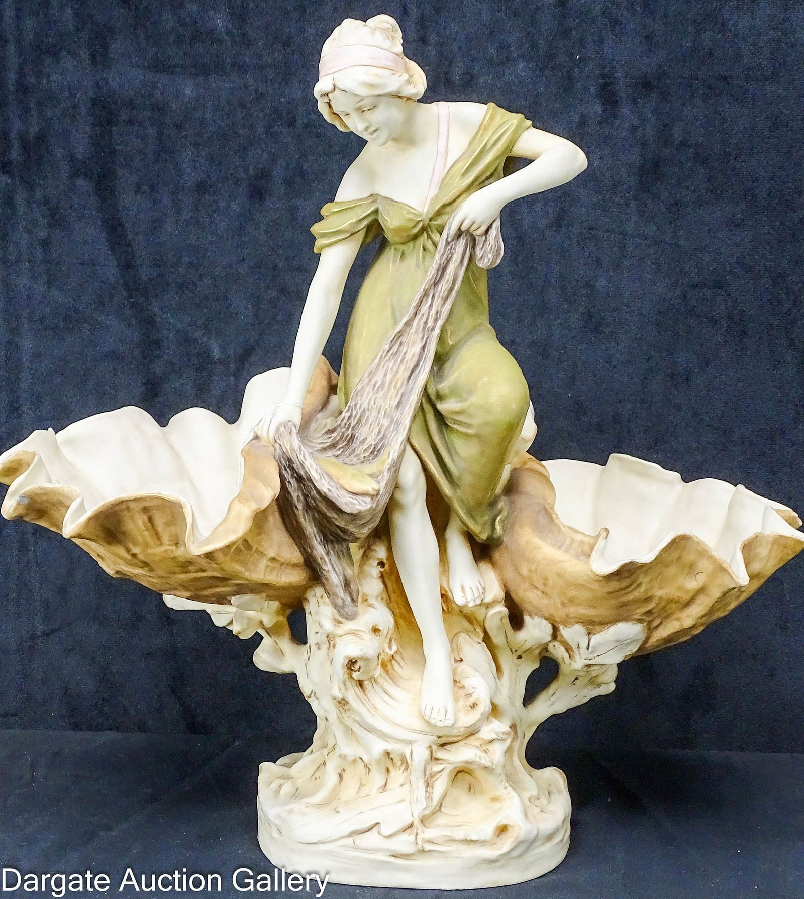 ROYAL DUX LADY WITH TWO SHELLS (1 of 7)