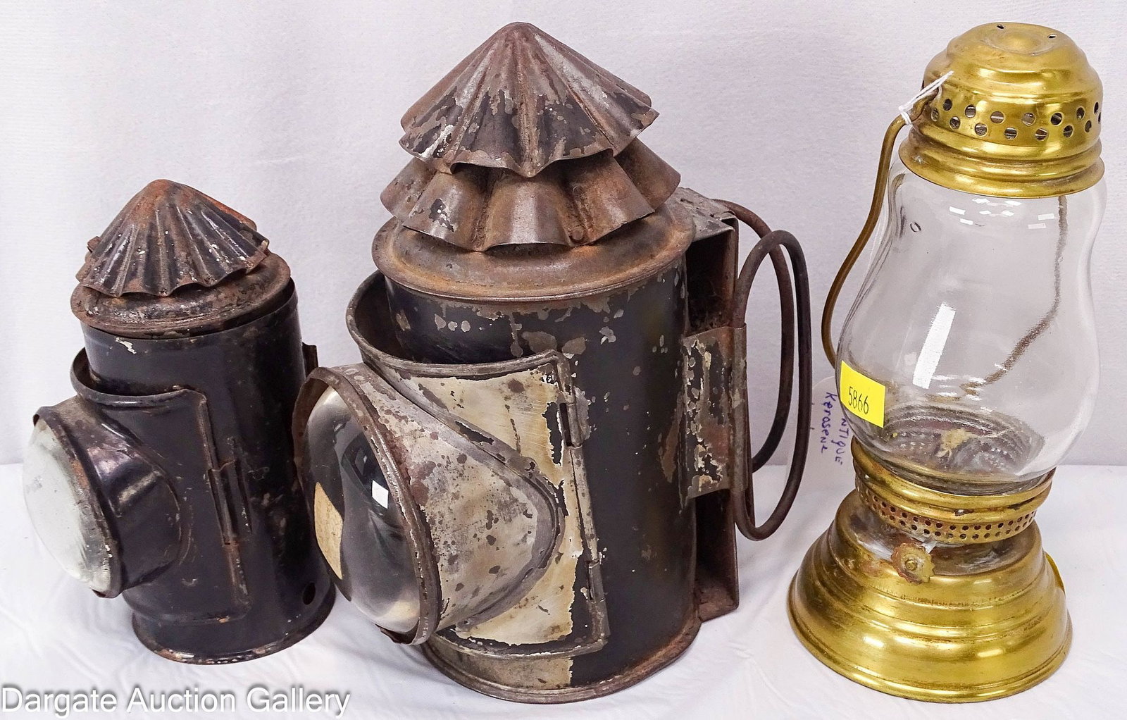 3 ANTIQUE KEROSENE LANTERNS (1 of 6)