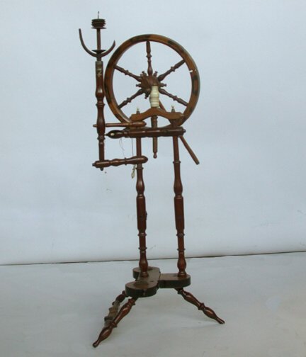 SPINNING WHEEL N/R. Wheel is walnut woo