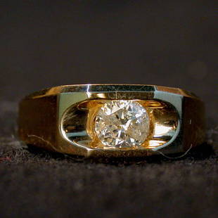 MAN'S 14K DIAMOND SOLITAIRE. The round: MAN'S 14K DIAMOND SOLITAIRE. The round cut diamond is mounted in a polished gold setting. Total diamond weight is approximately 1.0 ct. Color: J. Clarity: I1/I2. Condition: some scratches on the band.