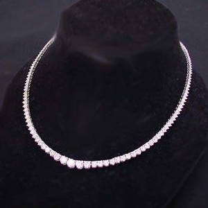 2060: 2260 PLATINUM & DIAMOND NECKLACE. Total