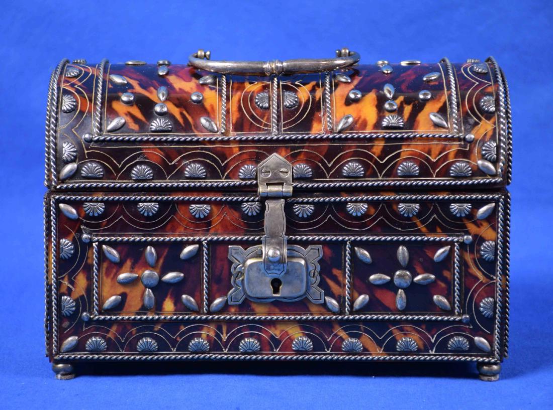 COFFER WITH SMALL SHELLS WITH KEY - By Alfonso Marina; (1 of 7)