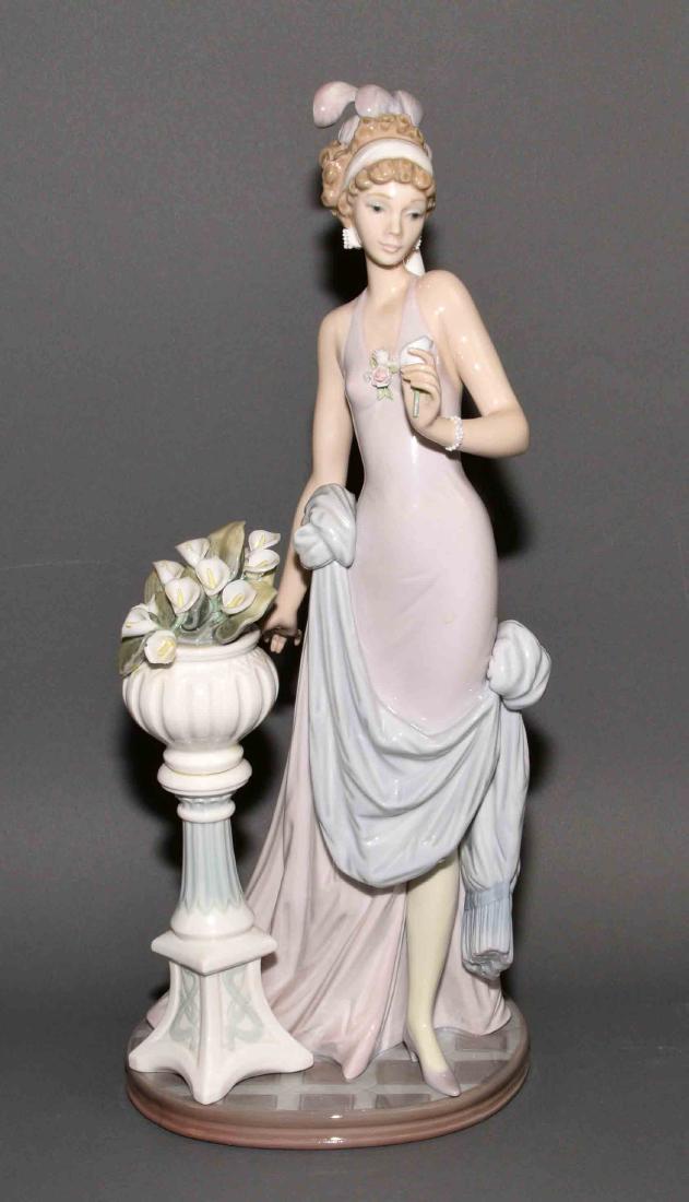 LLADRO ''A TOUCH OF CLASS'' #5377 - Measures: 15''H x (1 of 8)