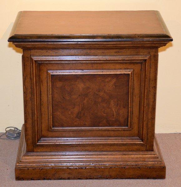 CUSTOM WOOD PEDESTAL WITH SWIVEL TOP - Retailed by: CUSTOM WOOD PEDESTAL WITH SWIVEL TOP - Retailed by David Michael; Measures: 30''H x 30''W x 20''D. Provenance: From the Estate Collection of Robert B Fay Jr.
