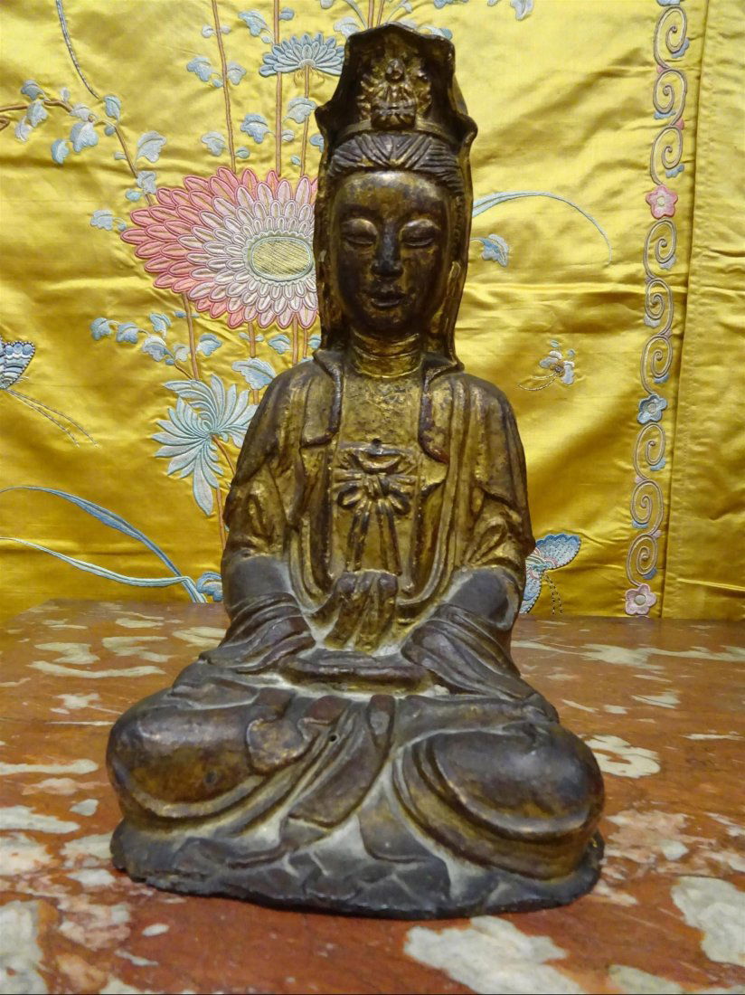 MING DYNASTY GILT & BLACK LACQUERED BRONZE GUANYIN: A FINE GILT AND BLACK LACQUERED BRONZE FIGURE OF GUANYIN China, Ming Dynasty, 18th centuryH : 26 cm