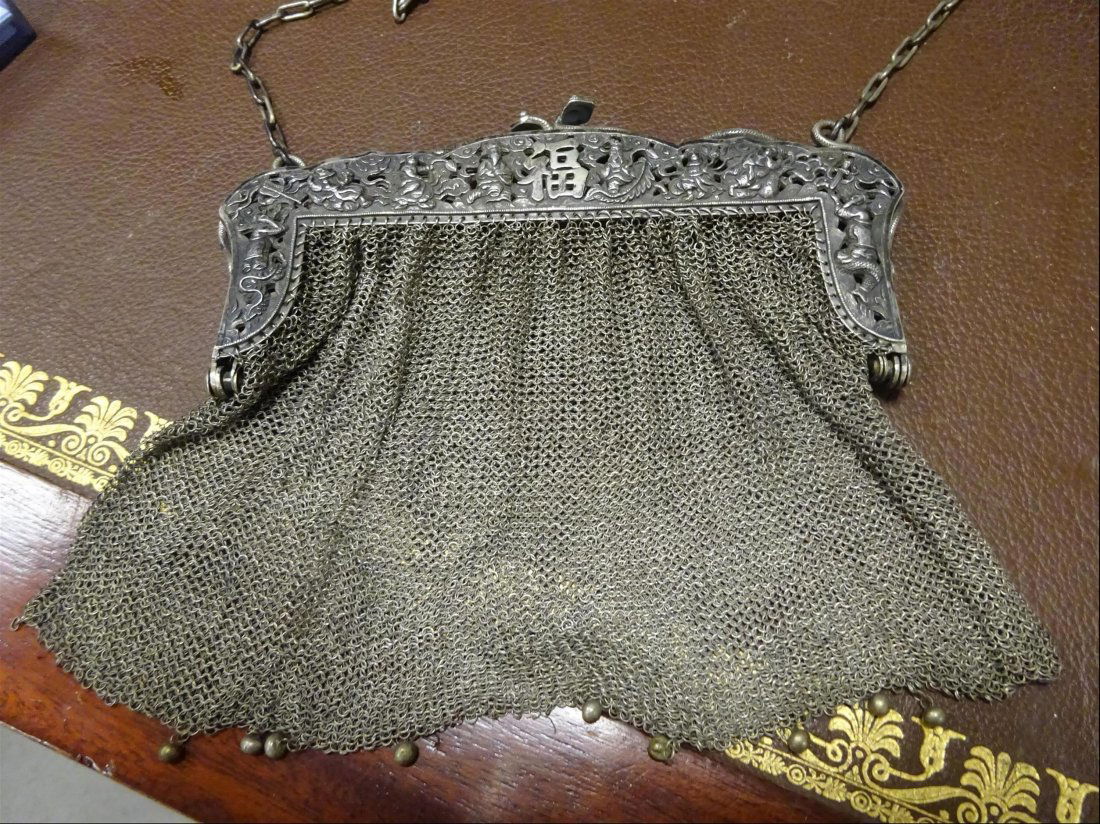 FINE & ANTIQUE BAXIANREN EVENING BAG: A FINE 'BAXIANREN' EVENING BAG South China / Vietnam, circa 1900H: 18 cm - l: 18,5 cm