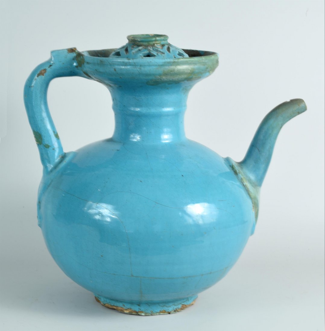 FINE & ANTIQUE ISLAMIC PEACOCK-BLUE GLAZED EWER: A FINE PEACOCK-BLUE EWER Turkey, Ottoman Empire, 18th-19th centuryH: 30,5 cm