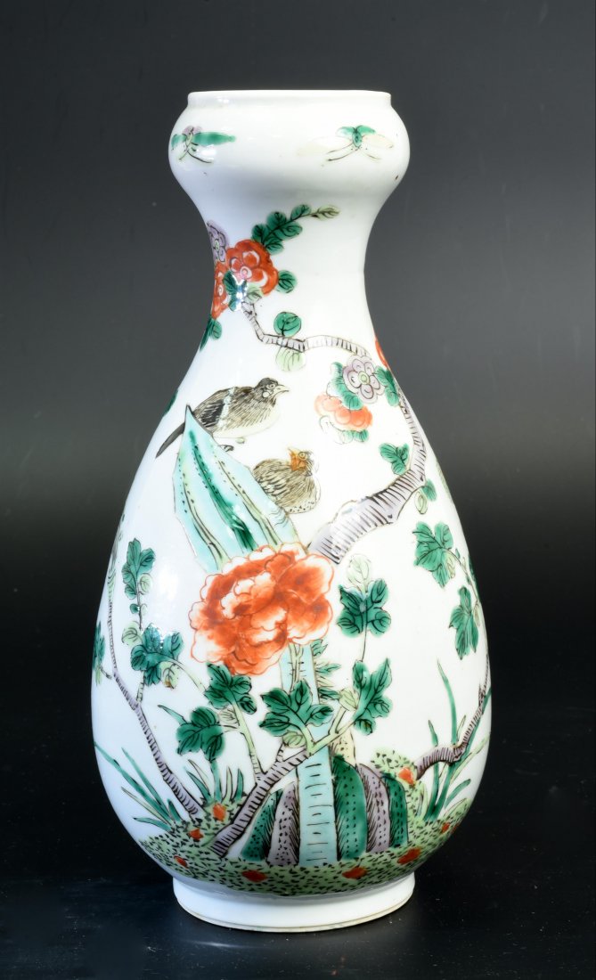 AN JU LE YE KANGXI "FAMILLE VERTE" QUAIL VASE: A FINE GARLIC-NECK YUHUCHUPING 'FOUR SEASONS DOUBLE-QUAIL FOUR-BUTTERFLY' PORCELAIN VASE IN THE STYLE OF THE KANGXI PERIOD "FAMILLE-VERTE" China, Qing Dynasty, 19th century "An ju le ye tu"(安&#