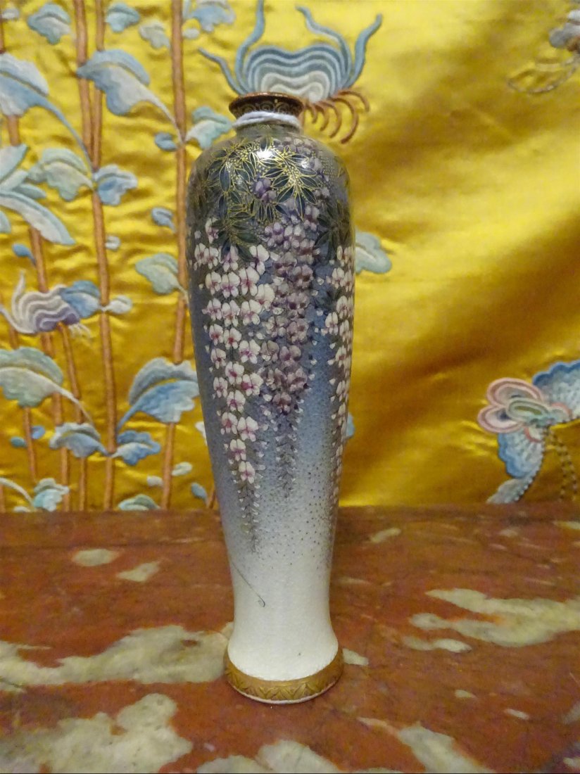 FINE SIGNED KOZAN SATSUMA 'FLOWER' VASE: A FINE SIGNED KOZAN SATSUMA 'FLOWER' (WISTARIA) TAPERING SLENDER VASE Japan, Meiji period - Marked to the bottomH: 12,2 cm - 4 3/4''