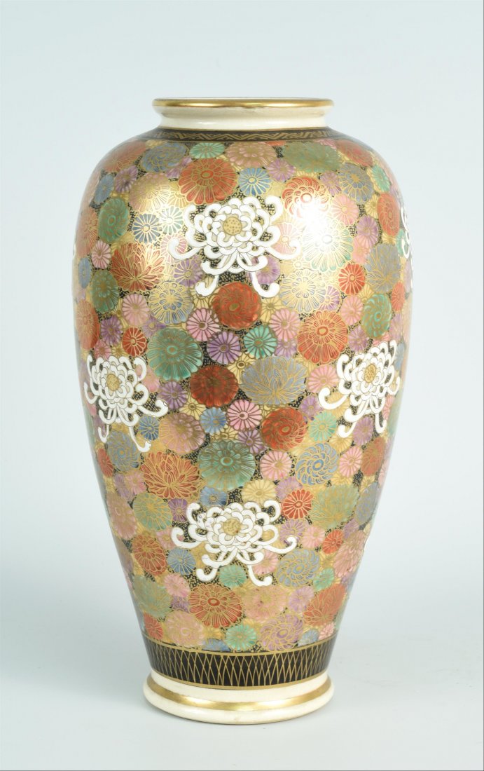 FINE SIGNED SATSUMA VASE: A FINE MEIJI PERIOD SIGNED 'FLOWER' OVATE-SHAPED SATSUMA VASE Japan, Meiji period, Marked to the bottom in gold with two characters inclduing Zan H: 24,5 cm