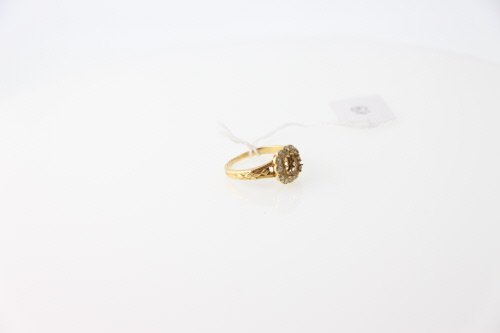 Bijoux: MONTURE DE BAGUE en or jaune 18K (750Â°/00) sertie de diamants taille rose. Pierre centrale manquante. XIXÃ¨me siÃ¨cle Tour de doigt (modifiable) : 53 Poids Brut : 3.1 g