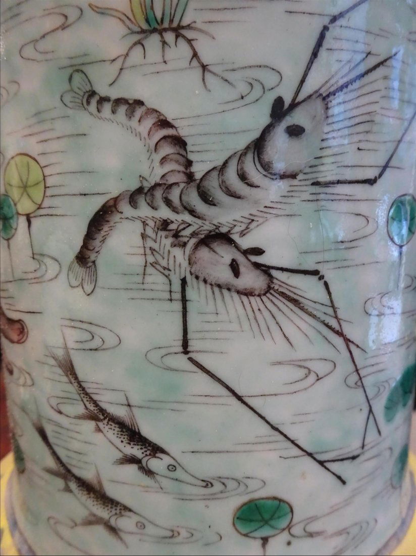 FINE CRAYFISHES AND CRABS PORCELAIN YENYEN VASE: A FINE CRAYFISHES AND CRABS PORCELAIN YENYEN VASEChina, MinguoH: 42 cm