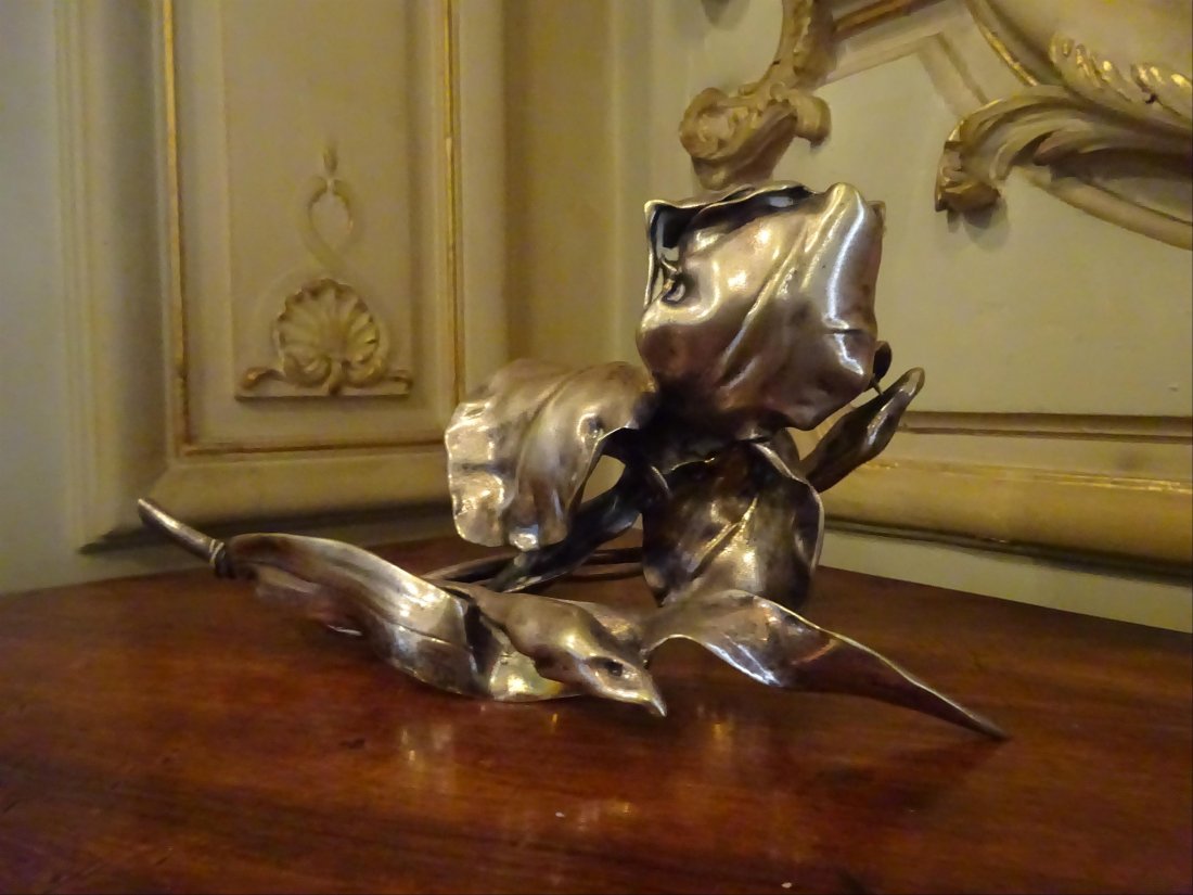 Argenterie: Joli CENTRE DE TABLE dcor floral en mtal argent. l: 26 cm