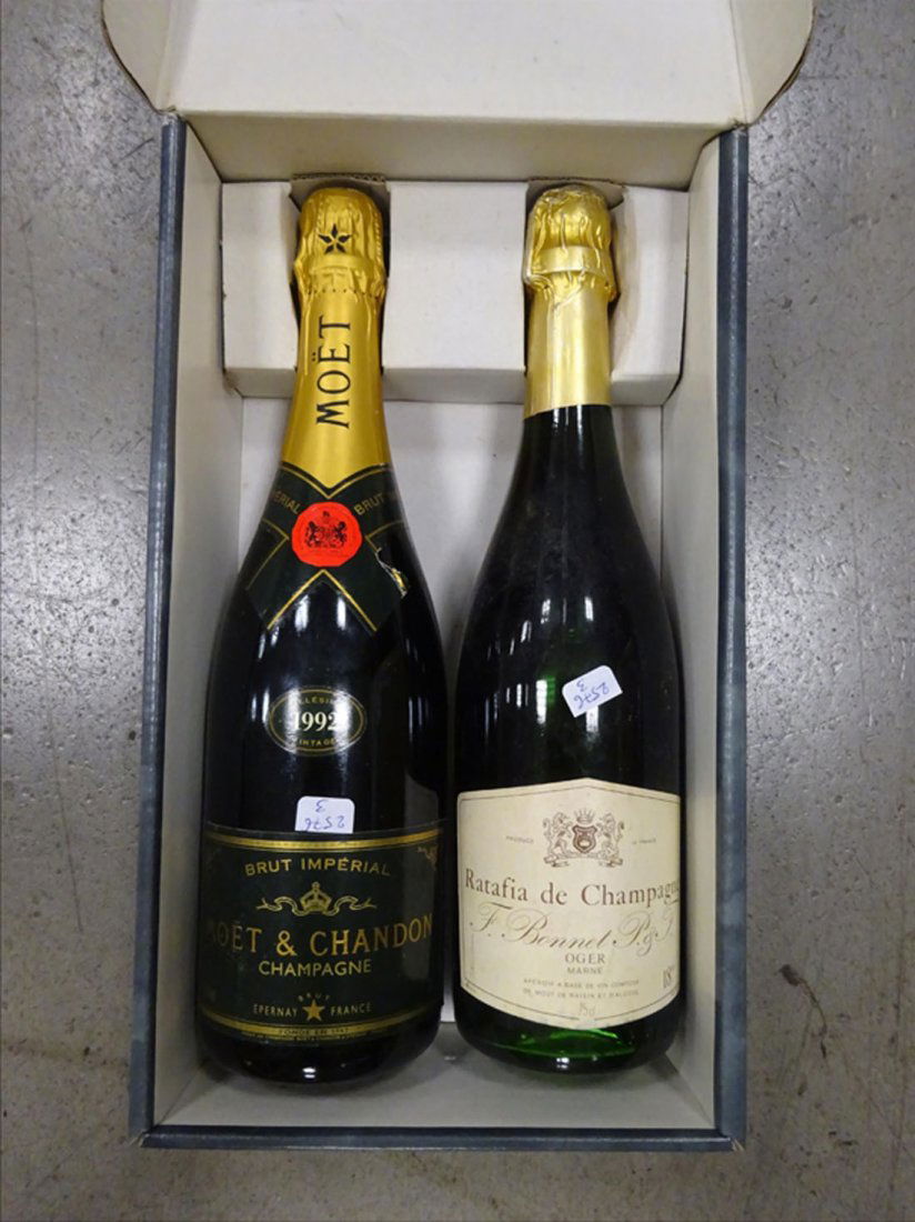 Vins et Alcools: COFFRET caviste Chiarotti, Italie: > Mot & Chandon Brut Imprial, 1992 > F. Bonnet, Ratafia de Champagne, non millsim Lot de 2 bouteilles
