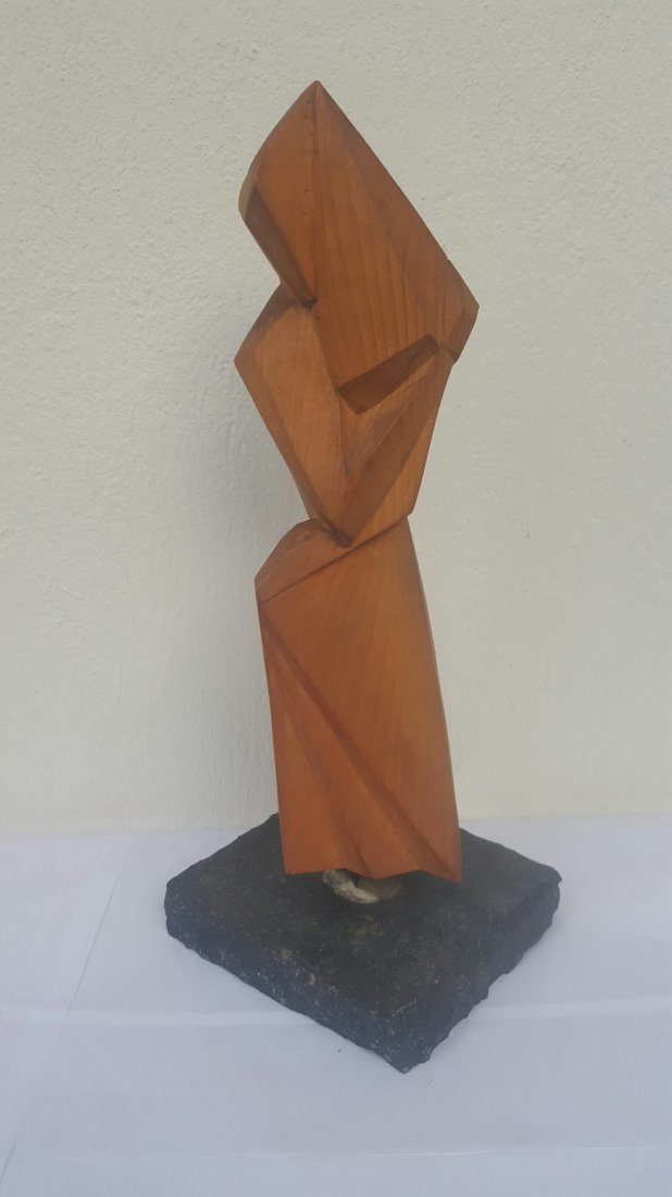 Design: Dans le got de Joseph CSAKY Vierge l'enfant cubiste Bois sculpt dans le style des annes 30 H (hors socle): 32 cm A FINE WOODEN SCULPTURE OF A VIRGIN IN THE TASTE OF JOSEPH CSAKY