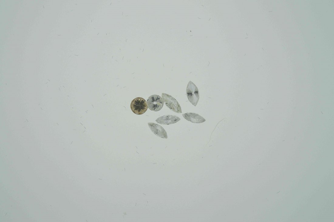 Parcel #18 1.93 CT Loose Mixed Lot of Diamond (1 of 2)