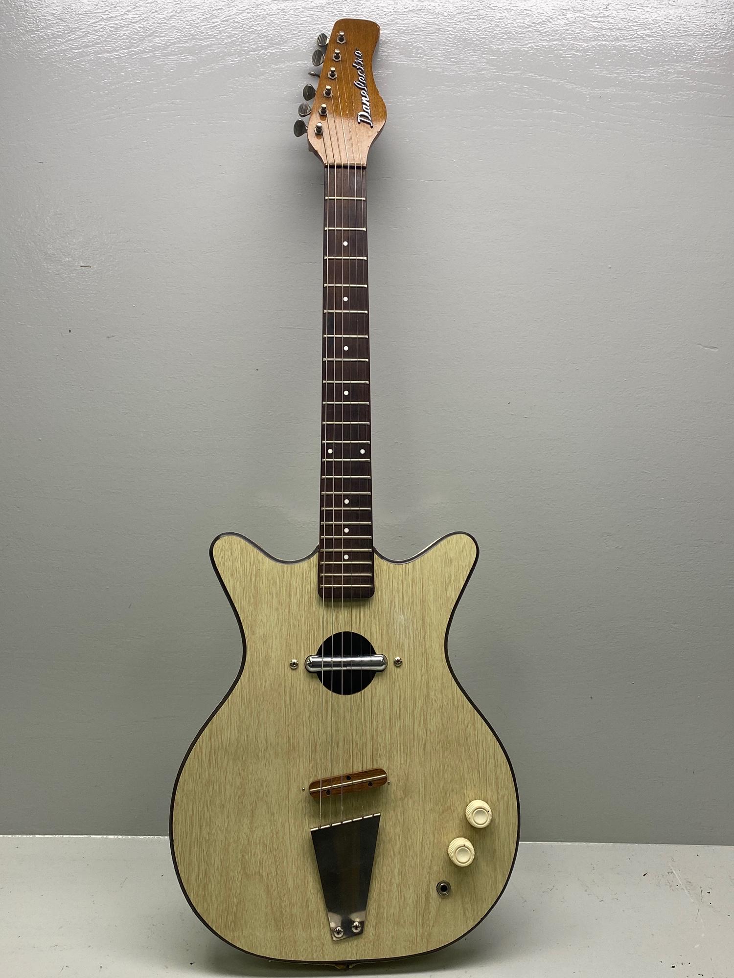 Danelectro Vintage double cutaway guitar (1 of 20)