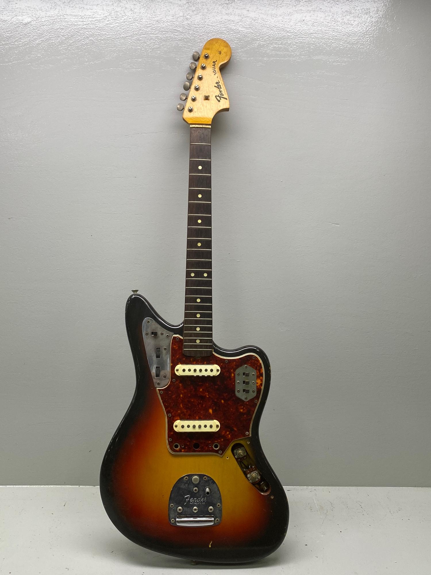 Fender 1964 Jaguar in sunburst (1 of 20)