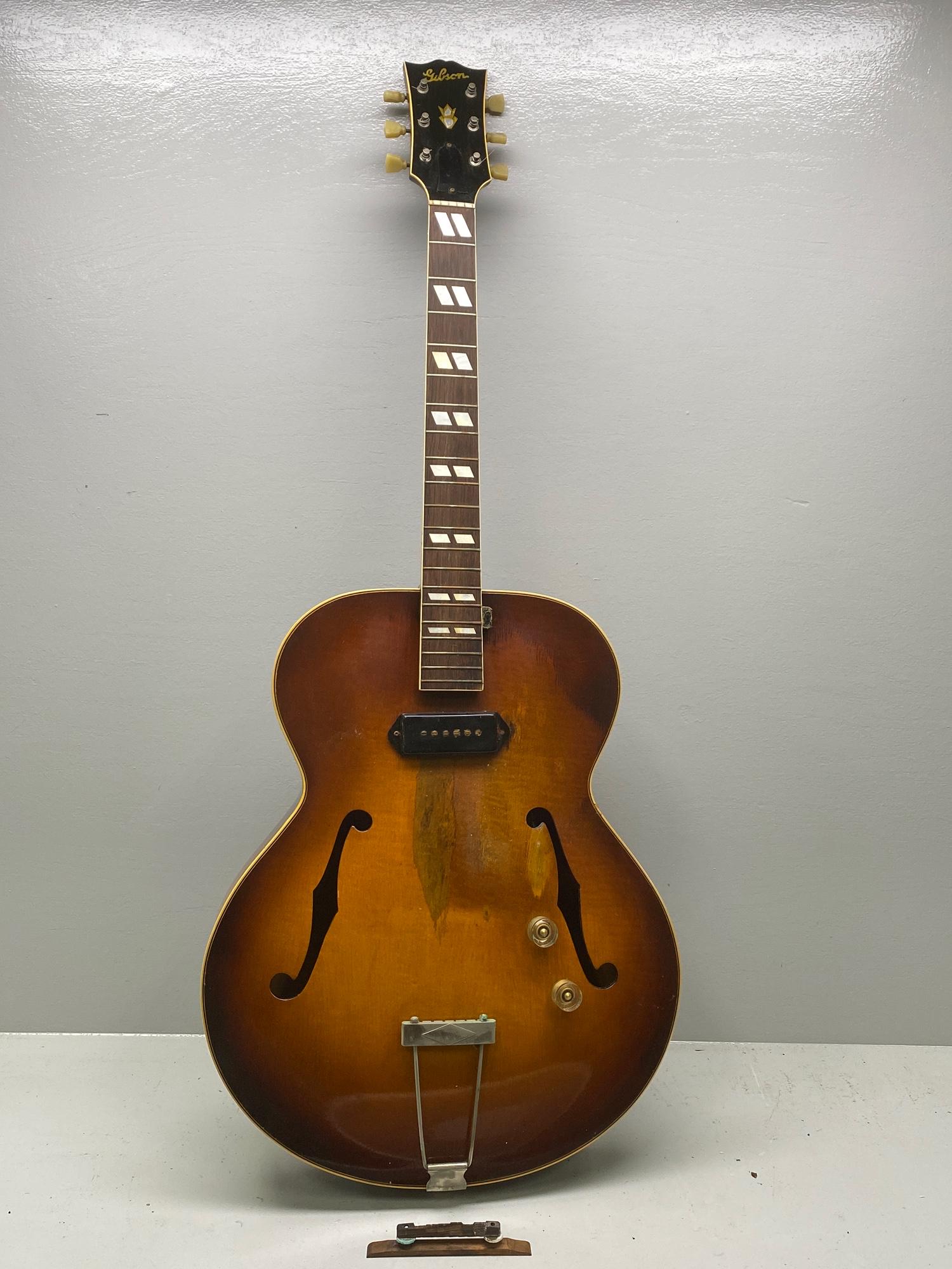 Gibson 1946 ES 300: Gibson 1946 ES 300. Missing pickguard, General staining and finish wear. All guitars and stringed instruments in this auction have been cosmetically inspected for any visible flaws or damage. We canno
