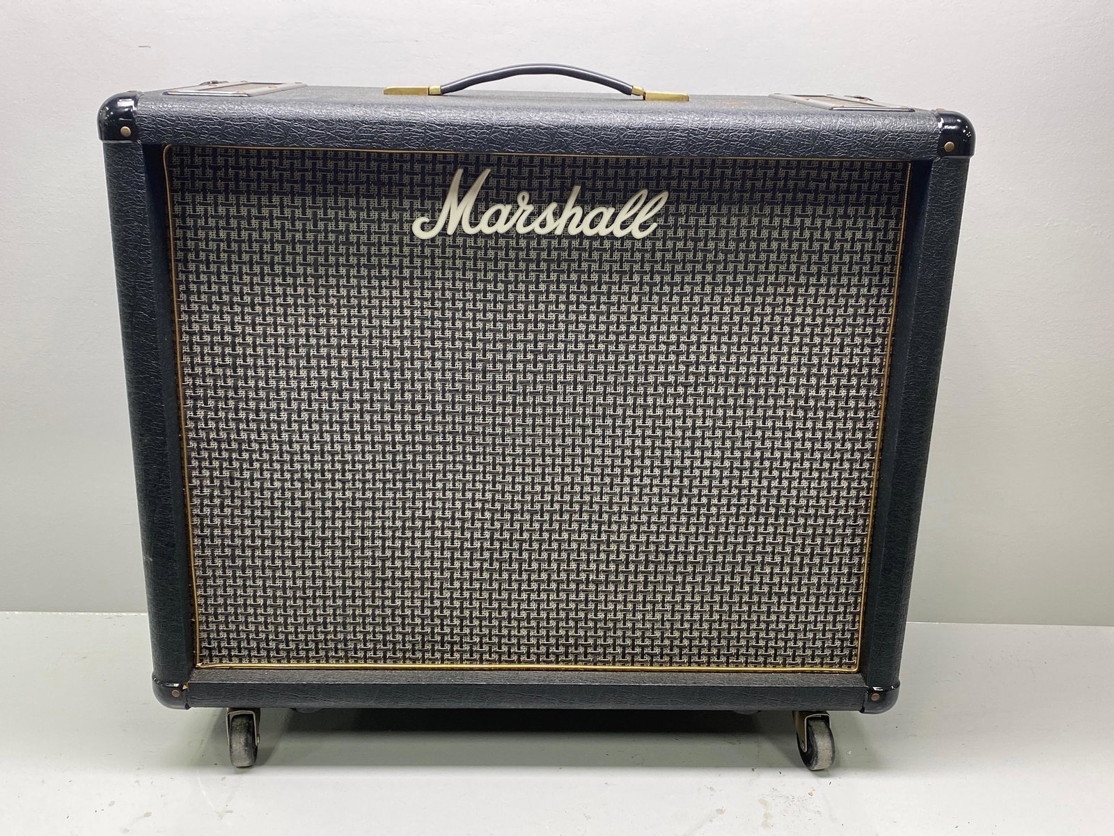 Marshall model 1936 lead 2x12 cab (1 of 16)